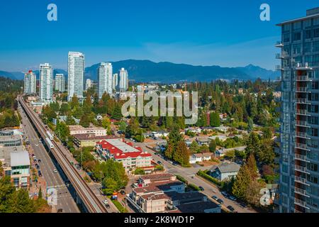 Luftaufnahme der Skyline von Coquitlam und Wohnhäusern. Aufgenommen im Großraum Vancouver, British Columbia, Kanada. Reisefoto, Nobody-Octob Stockfoto