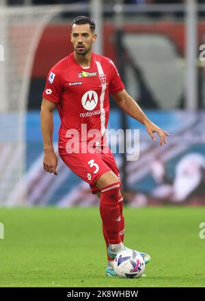 Mailand, Italien, 22.. Oktober 2022. Pablo Mari von AC Monza während der Serie A Spiel bei Giuseppe Meazza, Mailand. Bildnachweis sollte lauten: Jonathan Moscrop / Sportimage Stockfoto