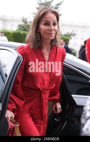 Madrid, Spanien. 24. Oktober 2022. Isabel Preysler kommt zur Eröffnung der Königlichen Theatersaison im Teatro Real in Madrid. (Foto: Atilano Garcia/SOPA Images/Sipa USA) Quelle: SIPA USA/Alamy Live News Stockfoto