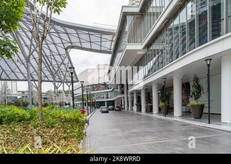 Kuala Lumpur, Malaysia - Oktober 24,2022 : Außenansicht des Pavillons Bukit Jalil, die Menschen können sehen, wie sie ihn erkunden. Stockfoto