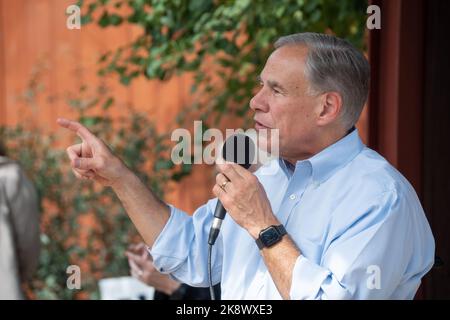 Texas Gov. Greg Abbott hält eine Rede während einer Kampagnenveranstaltung in San Antonio, Texas. Stockfoto