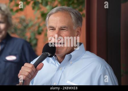 Texas Gov. Greg Abbott hält eine Rede während einer Kampagnenveranstaltung in San Antonio, Texas. Stockfoto