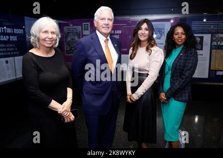 New York City, USA. 24. Oktober 2022. Elizabeth Barney, Bruce Blakeman, Michelle Joseph und Mazi Pilip nehmen am 24. Oktober 2022 an der Veranstaltung zum #EndJewHatred Day im Zentrum für jüdische Geschichte in New York City Teil. (Foto von John Lamparski/Sipa USA) Quelle: SIPA USA/Alamy Live News Stockfoto