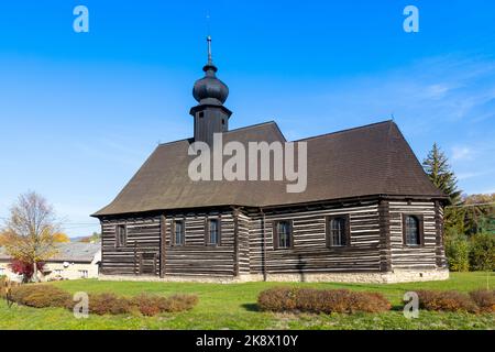 Kostel sv. Michaela Archanděla, Landkreis Ludwigslust Maršíkov u Velkých Losin, Jeseníky, Česká republika / St. Michael Kirche, Dorf Marsikov in der Nähe von Velke Losiny, Jes Stockfoto