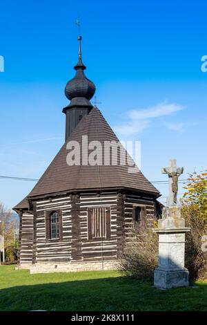 Kostel sv. Michaela Archanděla, Landkreis Ludwigslust Maršíkov u Velkých Losin, Jeseníky, Česká republika / St. Michael Kirche, Dorf Marsikov in der Nähe von Velke Losiny, Jes Stockfoto