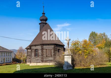 Kostel sv. Michaela Archanděla, Landkreis Ludwigslust Maršíkov u Velkých Losin, Jeseníky, Česká republika / St. Michael Kirche, Dorf Marsikov in der Nähe von Velke Losiny, Jes Stockfoto