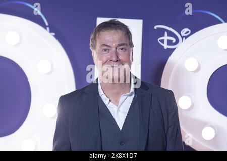 Rom, Italien. 24. Oktober 2022. Schauspieler Corrado Guzzant nimmt den roten Teppich während der Premiere der Fernsehserie „Boris 4“ vor dem Auditorium della Conciliazione in Rom am 24. Oktober 2022 auf (Foto von Matteo Nardone/Pacific Press/Sipa USA) Quelle: SIPA USA/Alamy Live News Stockfoto