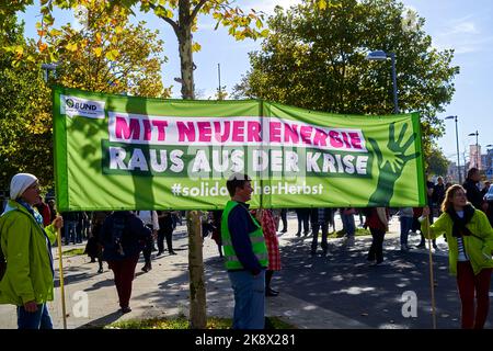 Hannover, 22. Oktober 2022: Der Bund fordert beim Solidarity Autum den Einsatz neuer Technologien zur Energieerzeugung Stockfoto