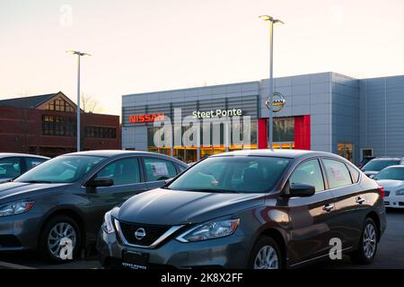 New Hartford, New York - 29. März 2022: Landschaftsansicht des Außengebäudes des Autohauses Nissan Steet Ponte Stockfoto