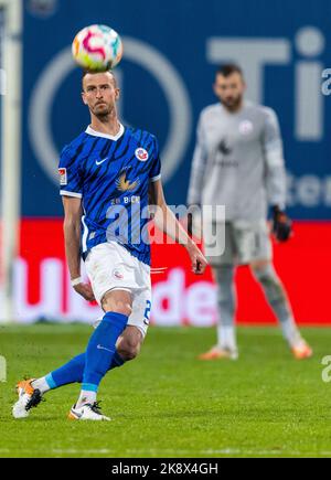 Rostock, Deutschland. 21. Oktober 2022. Fußball: 2. Bundesliga, Hansa Rostock - 1. FC Kaiserslautern, Matchday 13, Ostseestadion. Rostocks Thomas Meißner. Quelle: Jens Büttner/dpa - WICHTIGER HINWEIS: Gemäß den Anforderungen der DFL Deutsche Fußball Liga und des DFB Deutscher Fußball-Bund ist es untersagt, im Stadion und/oder vom Spiel aufgenommene Fotos in Form von Sequenzbildern und/oder videoähnlichen Fotoserien zu verwenden oder zu verwenden./dpa/Alamy Live News Stockfoto