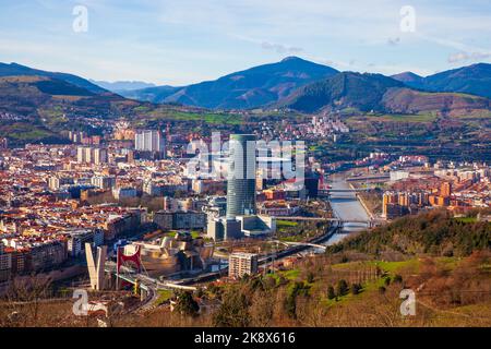Bilbao, Baskenland, Spanien - 26. Januar 2019: Panoramablick auf die Stadt Bilbao an einem Wintertag vom Hügel Artxanda Stockfoto