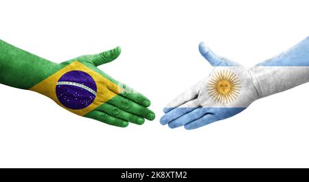 Handschlag zwischen argentinischen und brasilianischen Flaggen auf Händen gemalt, isoliertes transparentes Bild. Stockfoto