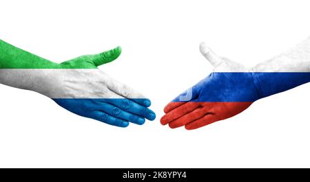 Handschlag zwischen Russland und Sierra Leone Flaggen auf Händen gemalt, isoliertes transparentes Bild. Stockfoto