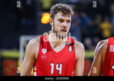 Thessaloniki, Griechenland. 24. Oktober 2022. Olympiakos BC Spieler Sasha Vezenkov während eines Spiels der griechischen Basketball League zwischen Aris BC und Olympiacos BC. (Bild: © Giannis Papanikos/ZUMA Press Wire) Stockfoto