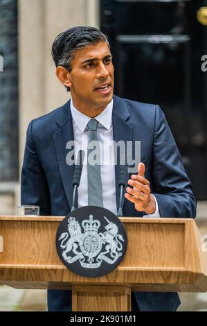 London, Großbritannien. 25. Oktober 2022. Rishi Sunak kommt als neuer Premierminister in der Downing Street an. Kredit: Guy Bell/Alamy Live Nachrichten Stockfoto