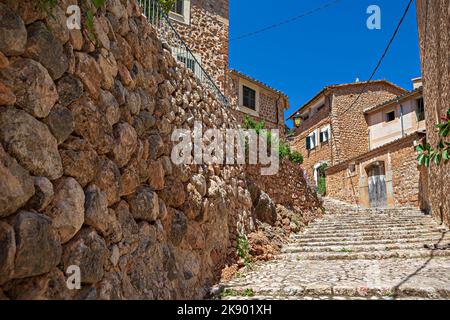 Das Dorf Fornalutx auf der Insel Mallorca, die Balearen im Mittelmeer, Spanien Stockfoto