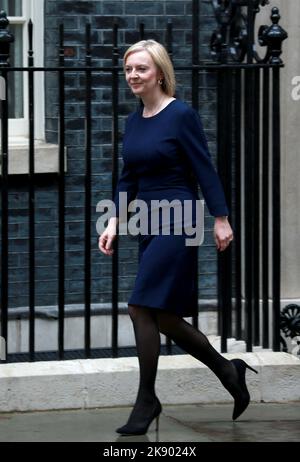 London, Vereinigtes Königreich - 23. September 2022: Liz Truss, britische Premierministerin, verlassen 10 Downing Street in London, England. Stockfoto