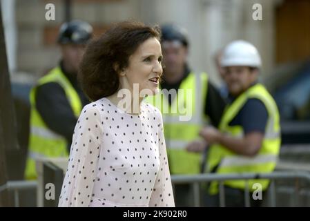 Theresa Villiers MP (Con: Chipping Barnett) in Westminster, an dem Tag, an dem Rishi Sunak Vorsitzender der Konservativen Partei wurde. 24.. Oktober 2022 Stockfoto