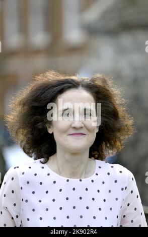 Theresa Villiers MP (Con: Chipping Barnett) in Westminster, an dem Tag, an dem Rishi Sunak Vorsitzender der Konservativen Partei wurde. 24.. Oktober 2022 Stockfoto