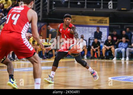 Thessaloniki, Griechenland. 24. Oktober 2022. Olympiakos BC Spieler Isaiah Canaan in Aktion während eines Spiels der griechischen Basketball League zwischen Aris BC und Olympiacos BC. (Bild: © Giannis Papanikos/ZUMA Press Wire) Stockfoto