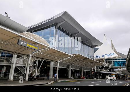 Der internationale Flughafen Auckland liegt in der Nähe von Auckland, bekannt als City of Sails auf der Nordinsel in Neuseeland. Stockfoto