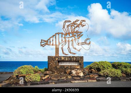 Eintritt zu Jameos del Agua - berühmte Höhle, entworfen von C. Manrique, Haupttouristenattraktion auf Lanzarote, Kanarische Inseln, Spanien Stockfoto