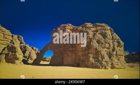 Abstrakte Felsformation bei Tegharghart aka Elefant im Tassili nAjjer Nationalpark in Algerien Stockfoto