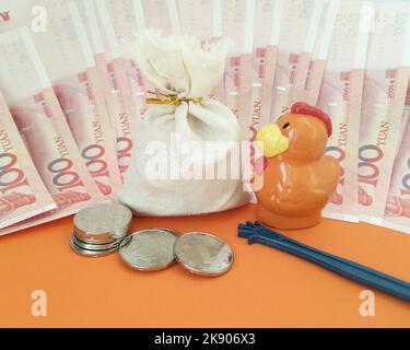 SUQIAN, CHINA - 25. OKTOBER 2022 - Abbildung Finanzen & Wirtschaft: RMB-Wechselkursersparnisse, Suqian, Provinz Jiangsu, China, 25. Oktober 2022. Stockfoto