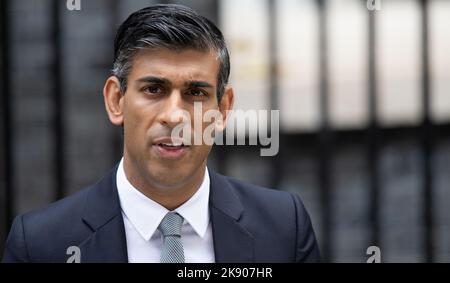 London, Großbritannien. 25. Oktober 2022. Premierminister Rishi Sunak gibt seine erste Erklärung in Downing Street, London ab.Quelle: Ian Davidson/Alamy Live News Stockfoto