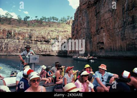 Australien. Northern Territory. Katherine Gorge. Touristen in Sightseeing-Boot. Stockfoto