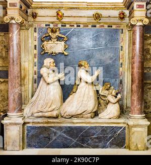 WEIMAR, DEUTSCHLAND - 19. DEZEMBER 2015: Skulptur der Heiligen drei Könige im Matthäusevangelium in der Kirche St. P Stockfoto