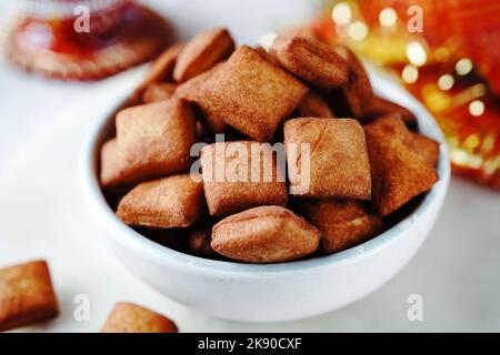 Hausgemachte Shakarpara oder Shankarpali - Diwali Snacks, selektiver Fokus Stockfoto