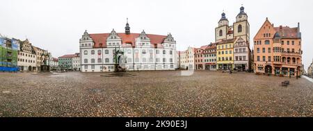 WITTENBERG, DEUTSCHLAND - 25. MÄRZ 2016: Der Hauptplatz der Lutherstadt Wittenberg in Deutschland. Wittenberg ist UNESCO-Weltkulturerbe. Stockfoto