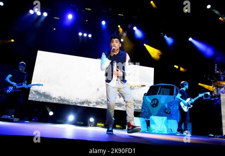 One Direction tritt im Bournemouth International Centre, Bournemouth, Großbritannien, auf. 03. Januar 2012. Kredit: Alamy/Charlie Raven Stockfoto