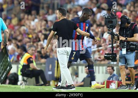Ousmane Dembele vom FC Barcelona und Xavi Hernandez vom FC Barcelona während des Liga-Spiels zwischen dem FC Barcelona und Real Valladolid CF im Spotify Camp Nou in Barcelona, Spanien.BARCELONA, SPANIEN - 28. AUGUST: Ousmane Dembele vom FC Barcelona und Xavi Hernandez vom FC Barcelona während des Primera Division-Spiels zwischen dem FC Barcelona und Real Valladolid CF am 28. August 2022 im Spotify Camp Nou in Barcelona, Spanien (Foto: DAX Images/Orange PicBilder) Stockfoto