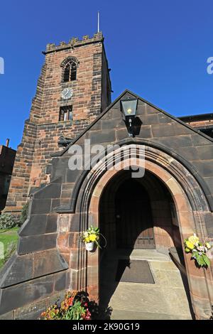 St. Wilfrids Anglican Norman Pfarrkirche Eingang, Church Lane, Grappenhall Village, Warrington, Cheshire, England, Großbritannien Stockfoto