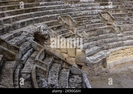 LECCE, ITALIEN - 14. OKTOBER 2022: Detail des römischen Amphitheaters auf dem Sant'Oronzo-Platz Stockfoto