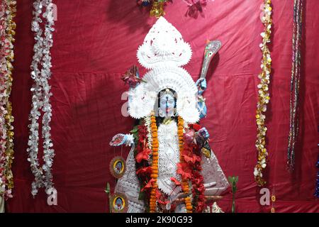Kalkutta, Westbengalen, Indien. 24. Oktober 2022. Die Einwohner von Kalkata feiern am 24.. Oktober Kali Puja und Diwali. (Bild: © Snehasish Bodhak/Pacific Press via ZUMA Press Wire) Stockfoto