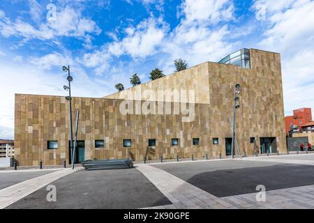 FRANKREICH - 6. JULI 2016: Berühmtes Theater Grand Theatre de Provence bult vom Architekten Vittorio Gregotti eröffnet 2007 mit einem Meisterwerk von Richar Stockfoto