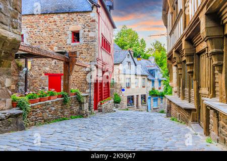 Dinan, Bretagne, Frankreich. Rue du Jerzual, mittelalterliche Straße in Dinan. Stockfoto