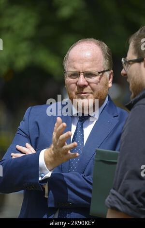 George Freeman MP (Con: Mid Norfolk) über College Green, Westminster, Juli 2022 Stockfoto