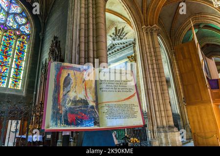 LYON, FRANKREICH - SEP 2, 2016: Im Kirchenschiff der Kathedrale Saint-Jean-Baptiste de Lyon - Saint John Stockfoto