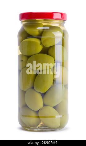 Glas eingelegter grüner Oliven auf Weiß ausgeschnitten. Stockfoto