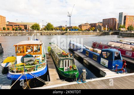 Hausboote an den Royal Albert Docks, Liverpool, Merseyside, England Stockfoto