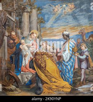 IVREA, ITALIEN - 15. JULI 2022: Das Fresko der drei Könige in der Kirche Santuario Monte Stella von Mitte 20. Jh. Stockfoto