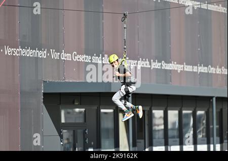 Wien, Österreich. 25. Okt. 2022. Vorbereitungen für den Osterreichischen Heldenplatz in Wien. Das Bild zeigt den „Flying Fox“ der Bundesarmee Stockfoto