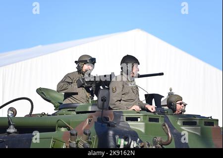 Wien, Österreich. 25. Okt. 2022. Vorbereitungen für die Aufführung der Bundesheer auf dem Heldenplatz in Wien. Panzer der österreichischen Streitkräfte Stockfoto