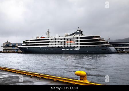 Eisverstärktes Kreuzschiff World Explorer im Hafen von Bergen, Norwegen. Stockfoto