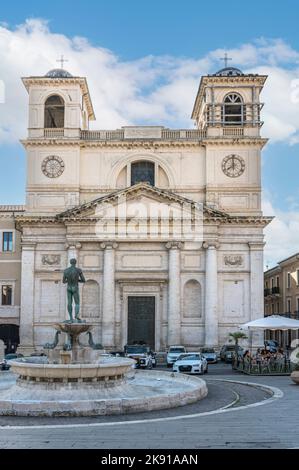 L'Aquila, Italien - 07-07-2022: Der wunderschöne Dom von L'Aquila Stockfoto