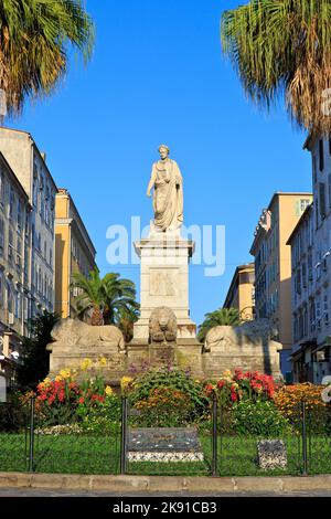 Denkmal für Napoleon Bonaparte, erster Konsul der Republik von 1799-1804, in römischer Toga gekleidet, in Ajacio (Corse-du-Sud), Frankreich Stockfoto